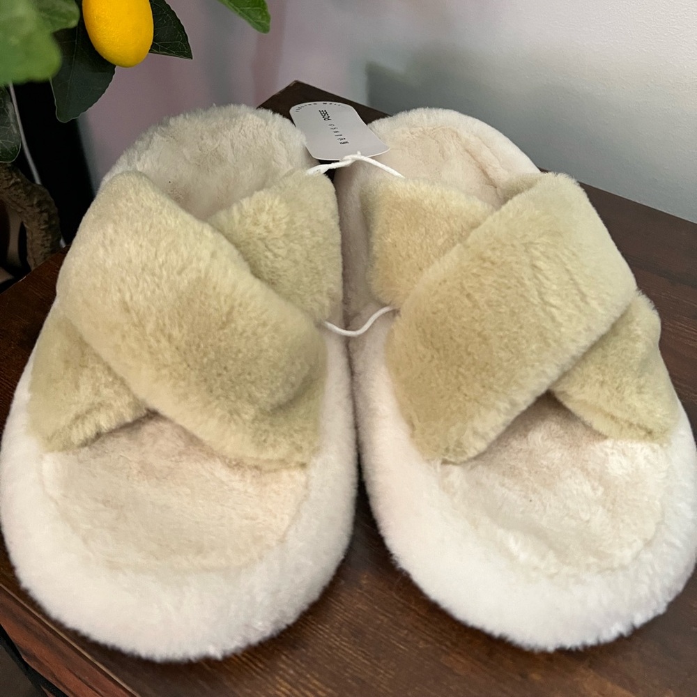 Posee slippers